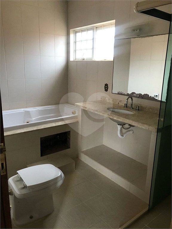 Casa à venda com 5 quartos, sendo 2 suítes,  em Jardim Maristela, Atibaia, SP