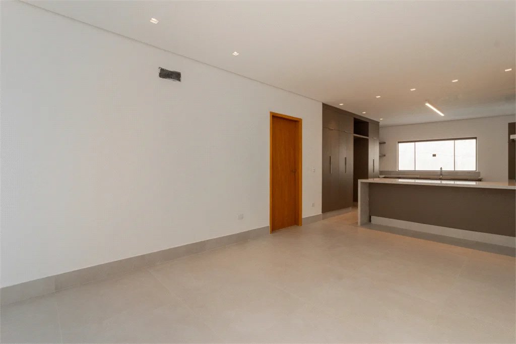 Casa à venda com 4 quartos, sendo 1 suíte,  em Jardim Guedala, São Paulo, SP