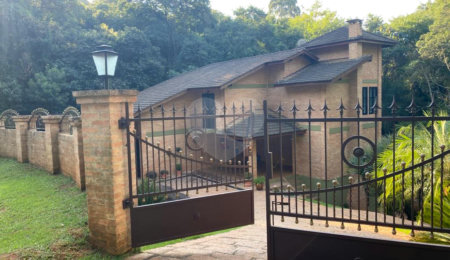 Casa à venda com 2 suítes no condomínio Residencial Cantareira, Mairiporã - SP