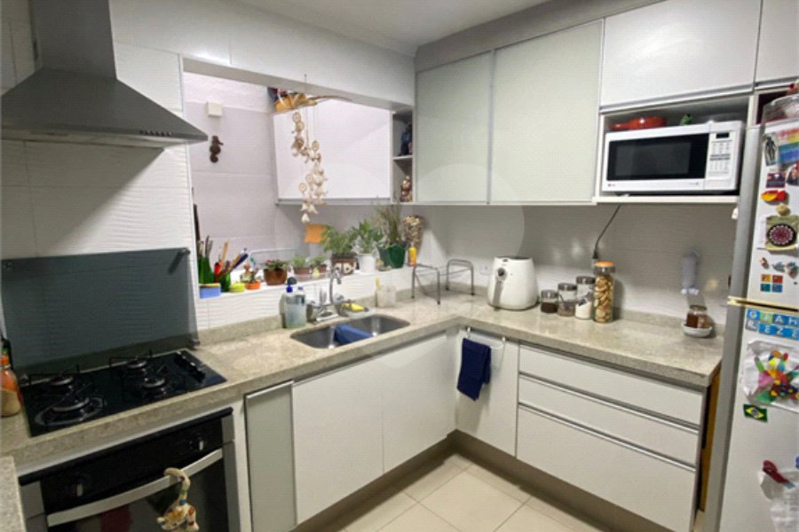 Casa à venda com 3 quartos, sendo 1 suíte, no condomínio Residencial Santa Teresinha, São Paulo - SP
