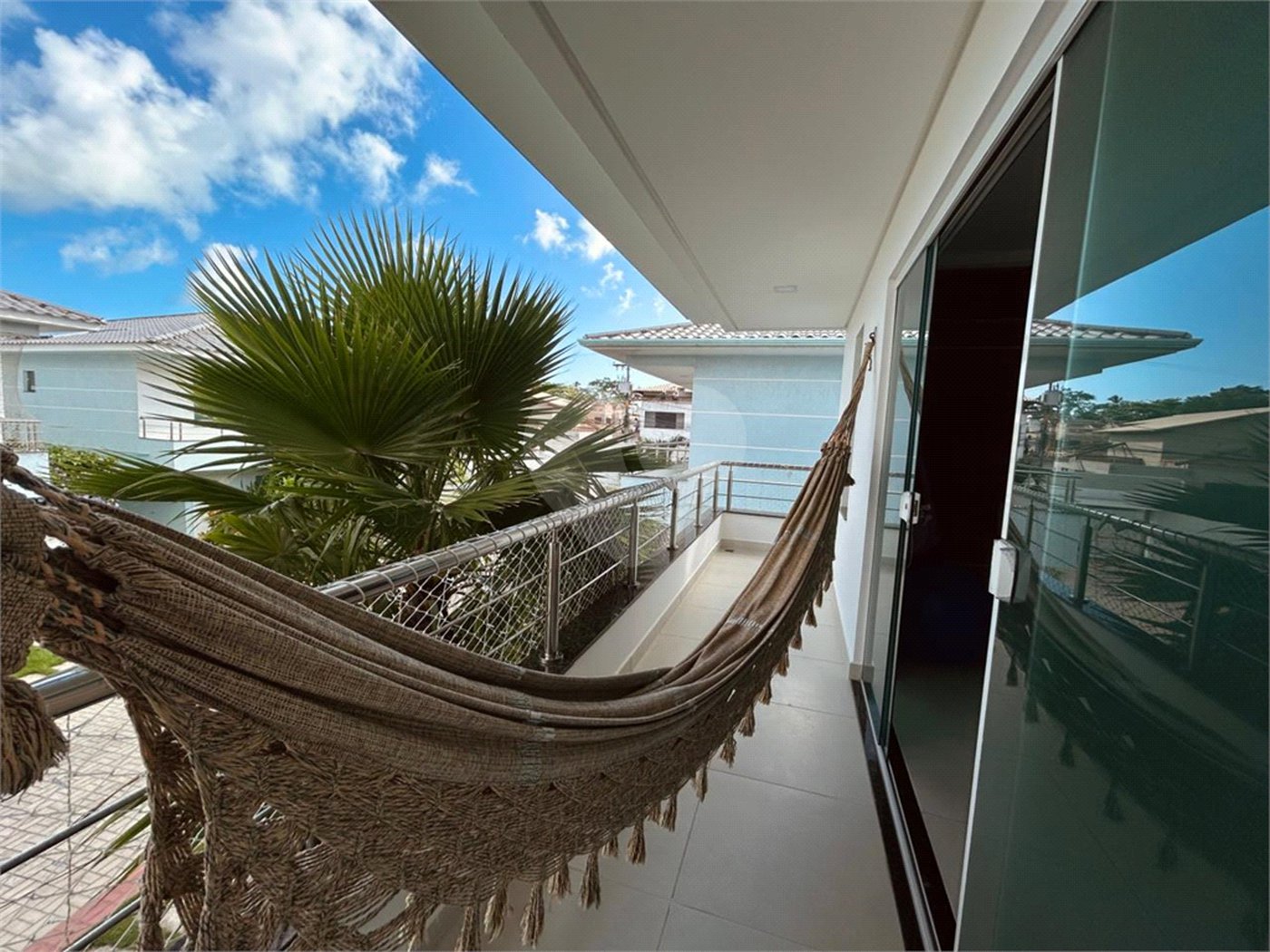 Duplex à venda com 1 quarto, sendo 3 suítes, em Taperapuan, Porto Seguro, BA