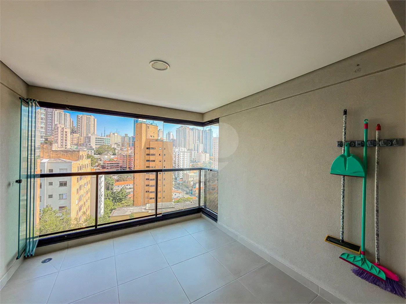 Studio novo com 33m² e vaga na garagem na região da Aclimação em São Paulo - SP.