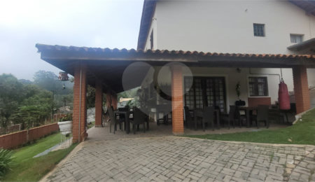 Casa à venda com 5 quartos, sendo 3 suítes,  em Mantiqueira, Mairiporã, SP