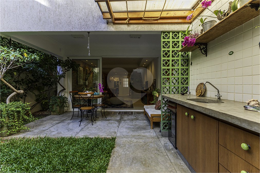 Sobrado à venda com 3 quartos, sendo 1 suíte, em Vila Ipojuca, São Paulo, SP