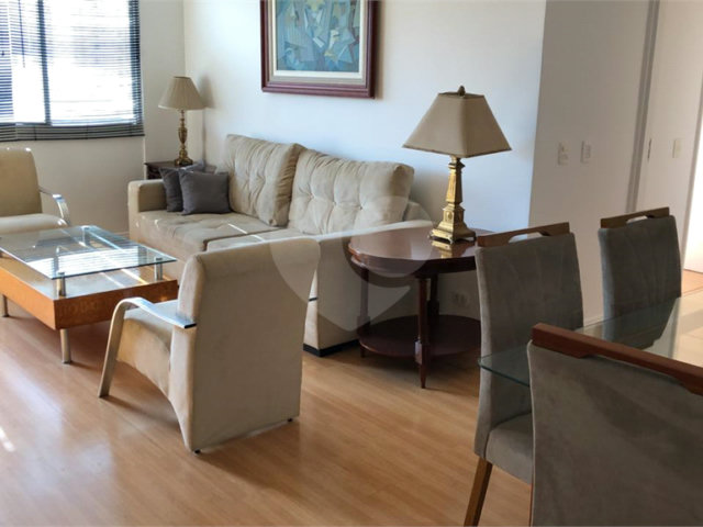 Apartamento à venda com 3 quartos, sendo 1 suíte,  em Vila Olímpia, São Paulo, SP