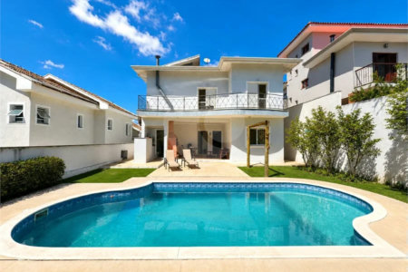 Casa à venda com 3 suítes no condomínio Recanto dos Paturis, Vinhedo - SP