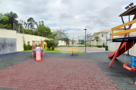 Casa à venda com 3 quartos, sendo 1 suíte, no condomínio Residencial Jardins, São Bernardo do Campo - SP