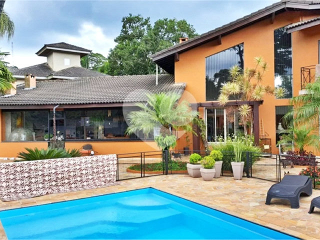 Casa à venda com 8 quartos, sendo 4 suítes,  em Roseira, Mairiporã, SP
