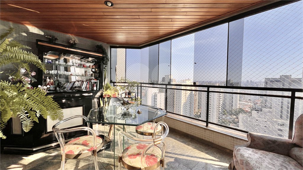 Apartamento à venda com 4 quartos, sendo 1 suíte, em Vila Mariana, São Paulo, SP