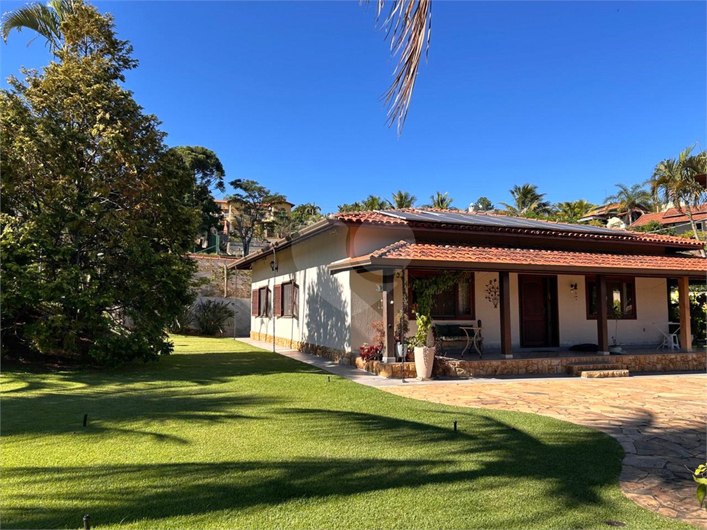 Casa à venda ou para alugar com 3 quartos, sendo 1 suíte, no condomínio Recanto Florido, Vinhedo - SP