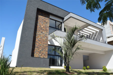 Casa à venda com 4 suítes no condomínio Figueira Garden, Atibaia - SP