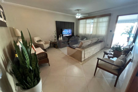 Casa à venda com 3 quartos, sendo 1 suíte,  em Jardim Casablanca, São Paulo, SP