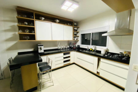 Casa à venda com 4 quartos, sendo 2 suítes, no condomínio Sunríse, São Paulo - SP