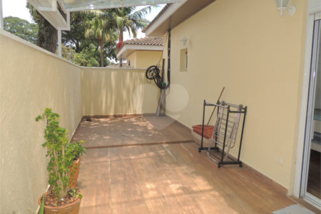 Casa à venda com 4 suítes no condomínio Ville de France, São Paulo - SP