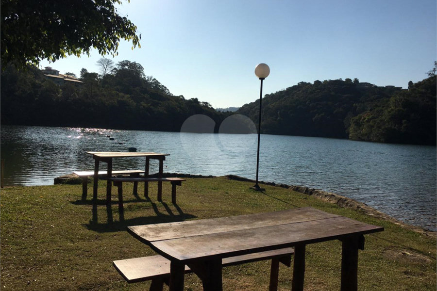Casa à venda com 4 quartos, sendo 1 suíte, no condomínio Loteamento Haras El Passo, Mairiporã - SP