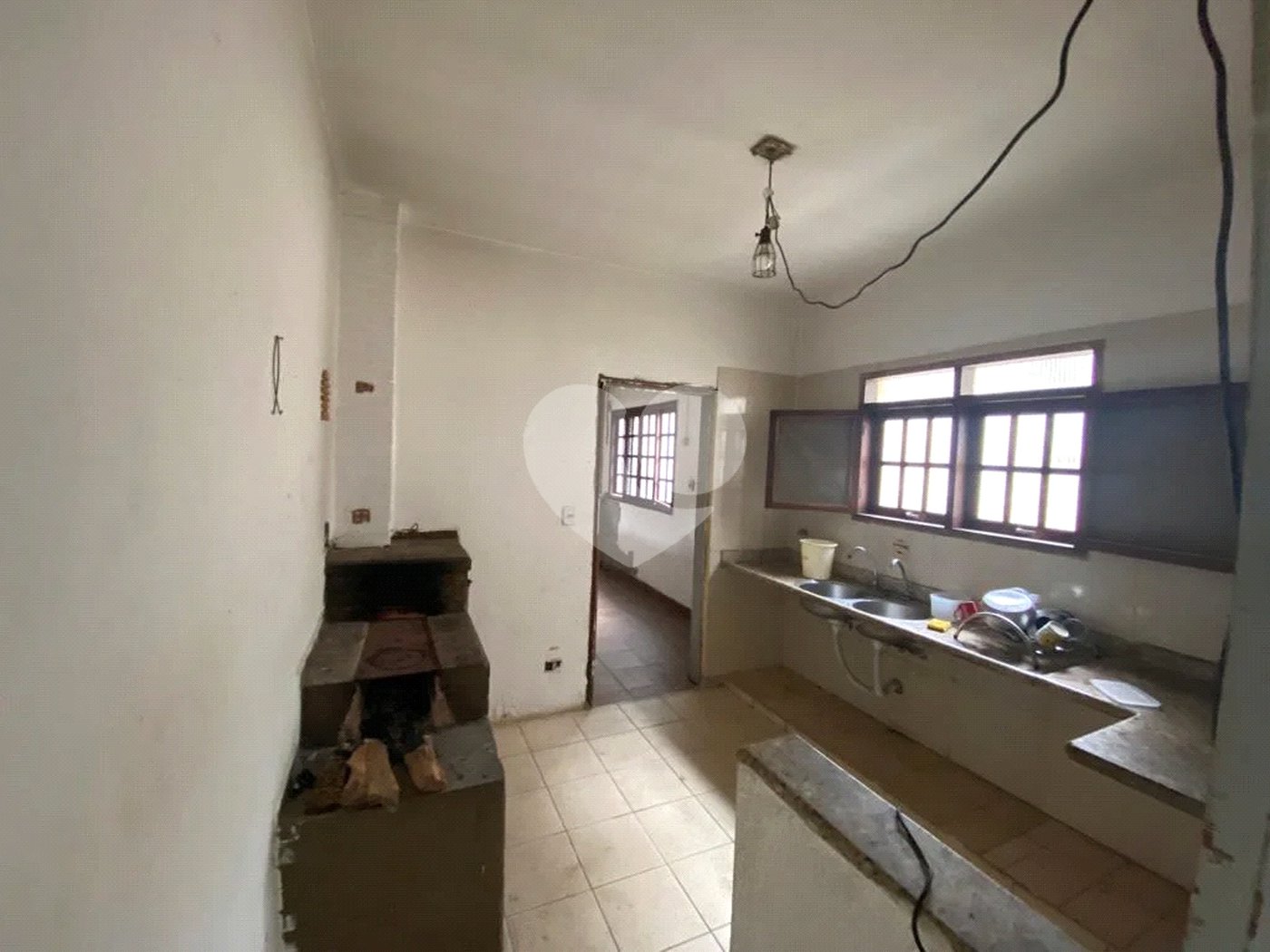 Casa à venda com 6 quartos, sendo 5 suítes,  em Santa Claudina, Vinhedo, SP