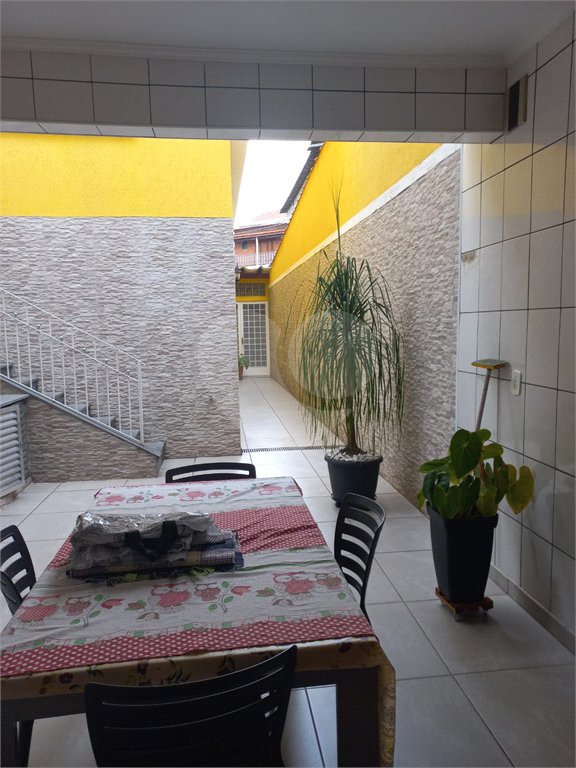 Sobrado à venda com 3 quartos em Jardim Marisa, São Paulo, SP