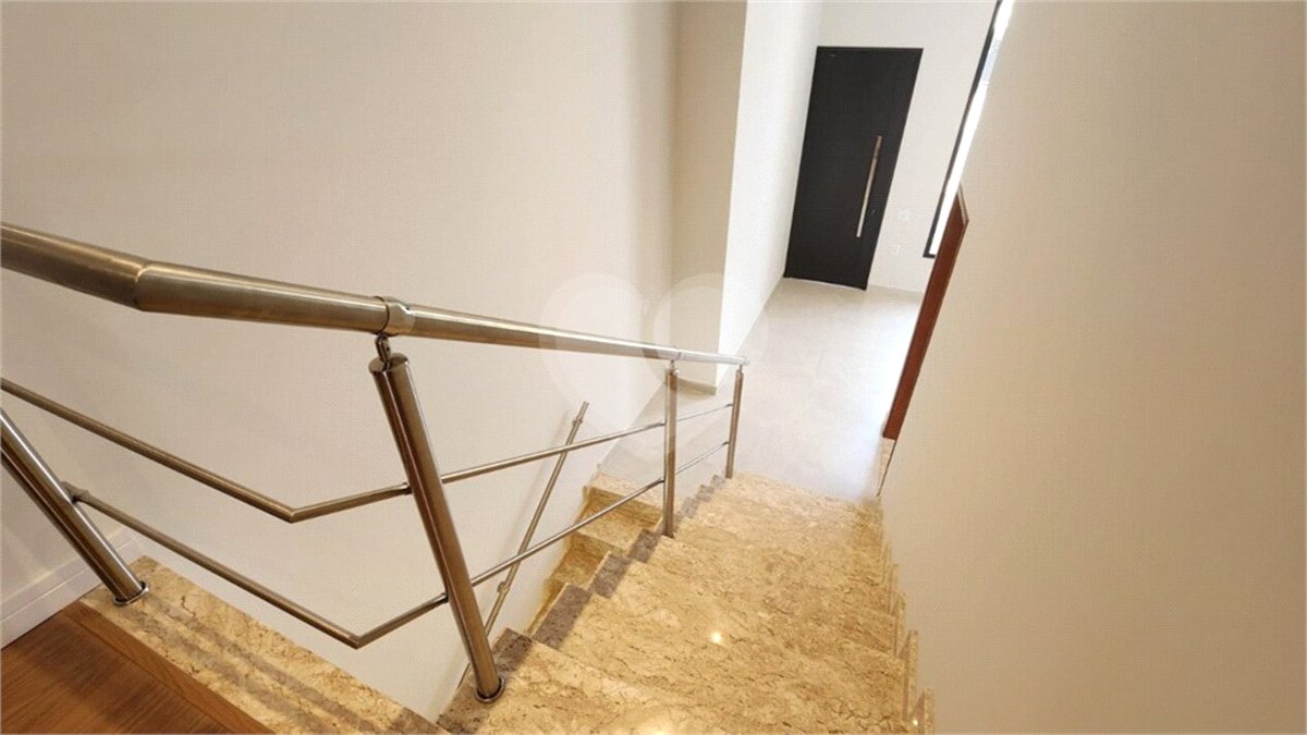 Casa à venda com 3 suítes no condomínio Vita Verdi, Valinhos - SP
