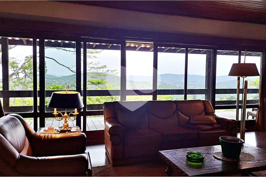 Casa à venda com 6 quartos, sendo 3 suítes, em Serra da Cantareira, Mairiporã, SP