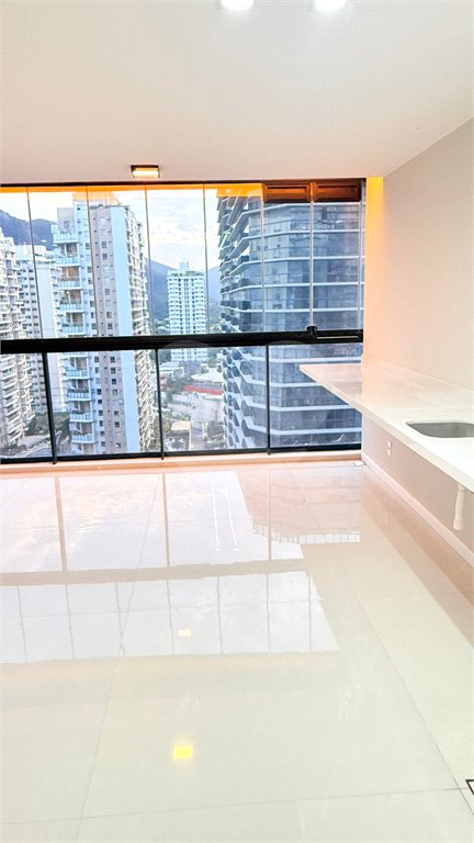 Apartamento à venda com 3 quartos, sendo 1 suíte,  em Recreio dos Bandeirantes, Rio de Janeiro, RJ