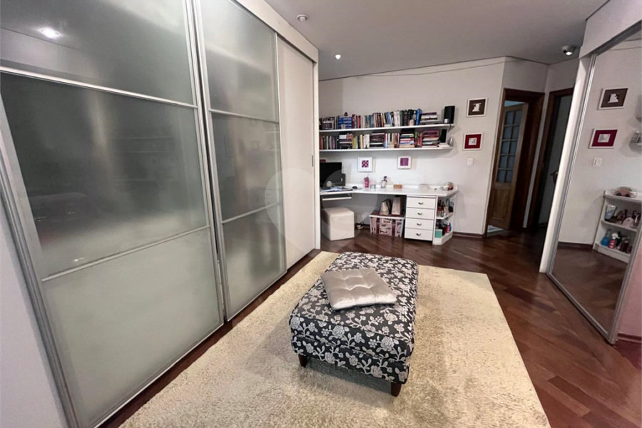 Casa à venda com 4 quartos, sendo 2 suítes, no condomínio Jornalista Américo Ariza, São Paulo - SP