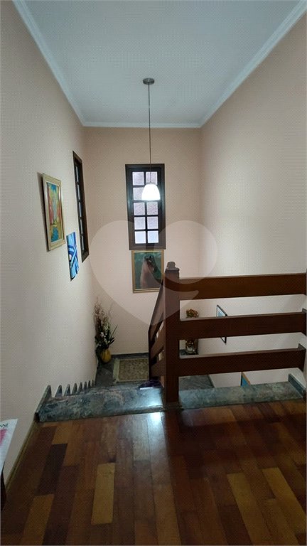Casa à venda com 4 quartos, sendo 1 suíte, no condomínio Parque Suiça, Caieiras - SP