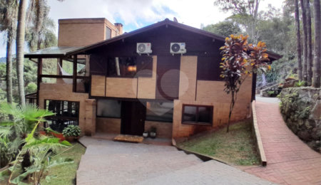 Sobrado à venda ou para alugar com 3 suítes em Serra da Cantareira, Mairiporã, SP