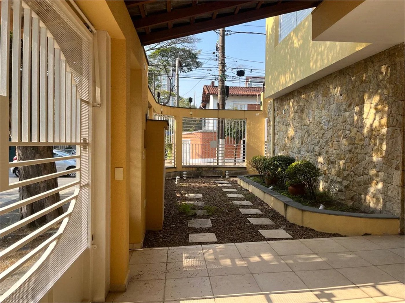 Sobrado à venda com 4 quartos, sendo 1 suíte, em Vila Cordeiro, São Paulo, SP