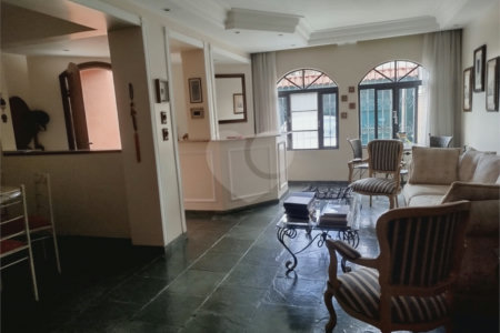 Sobrado à venda com 3 quartos, sendo 1 suíte, em Vila Matias, São Paulo, SP