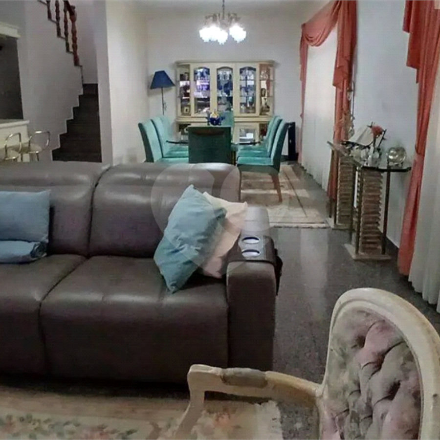 Sobrado à venda com 4 quartos, sendo 2 suítes, em Vila Santa Maria, São Paulo, SP