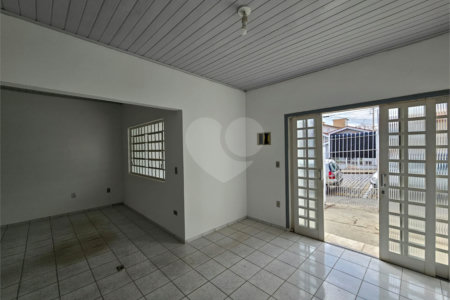 Casa à venda com 2 quartos, sendo 1 suíte, no Centro, Atibaia, SP