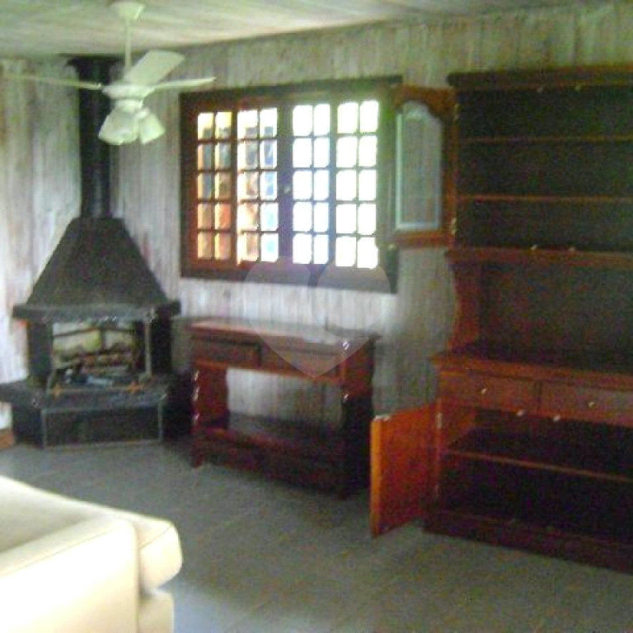 Casa à venda com 3 quartos, sendo 1 suíte, no condomínio Estância Marambaia, Vinhedo - SP