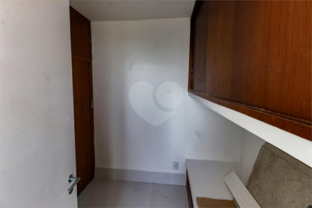 Apartamento à venda com 3 quartos, sendo 2 suítes, em Vila Andrade, São Paulo, SP