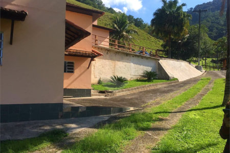 Fazenda à venda com 7 quartos, sendo 3 suítes, em Professor Souza, Casimiro de Abreu, RJ