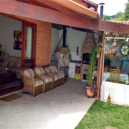 Casa à venda com 4 quartos, sendo 2 suítes,  no condomínio Ypê Branco I, São Paulo - SP