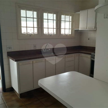 Linda casa para venda / Locação em bairro nobre