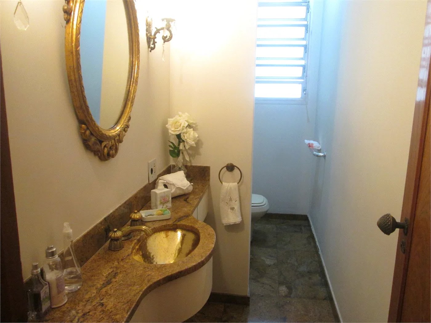Casa à venda com 4 quartos, sendo 2 suítes,  em Jardim Guedala, São Paulo, SP