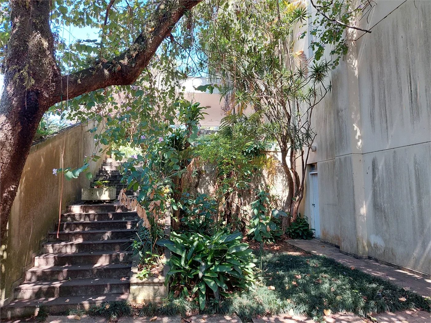 Casa à venda com 3 suítes em Jardim Leonor, São Paulo, SP