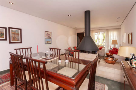 Casa à venda com 4 quartos, sendo 1 suíte, no condomínio Taquaral, São Paulo - SP
