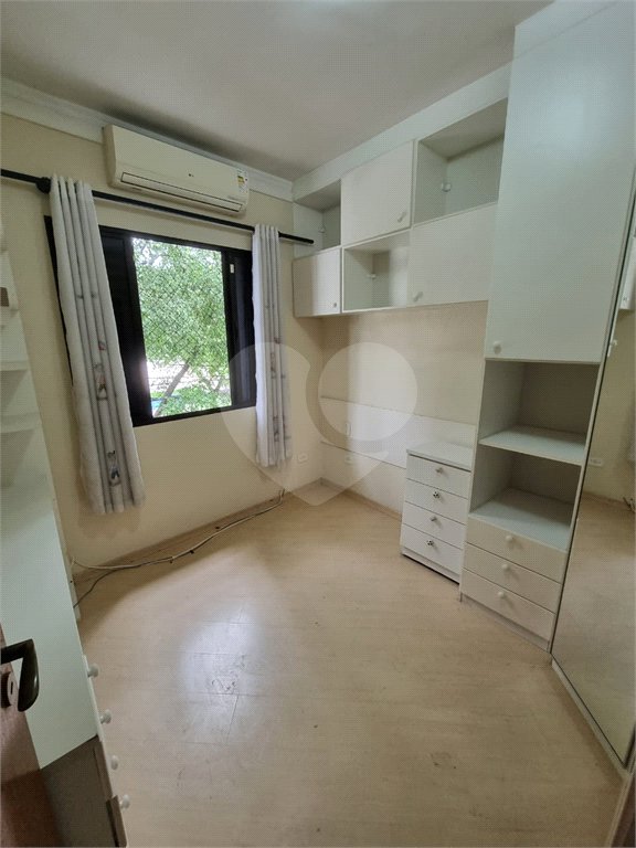 Casa à venda ou para alugar com 3 quartos, sendo 1 suíte,  em Bosque da Saúde, São Paulo, SP