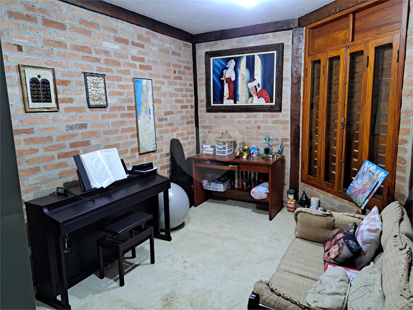 Casa à venda ou para alugar com 3 quartos, sendo 1 suíte,  no condomínio Parque Petrópolis 4 Secção, Mairiporã - SP