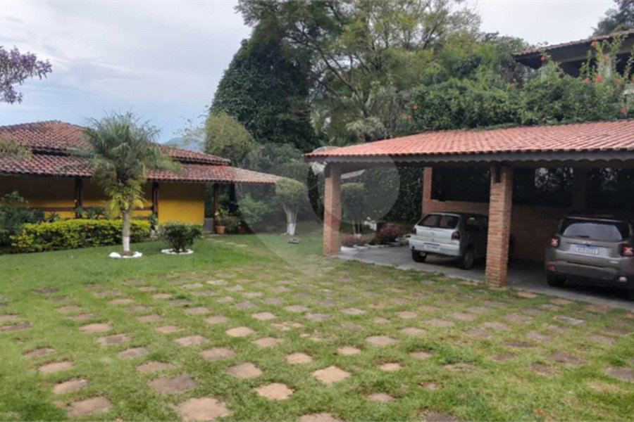 Chácara à venda com 5 quartos, sendo 2 suítes, no Centro, Piracaia, SP