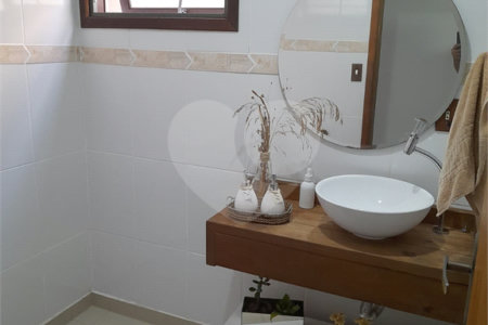 Casa à venda com 3 quartos, sendo 1 suíte,  em Vila Suissa, Mogi das Cruzes, SP