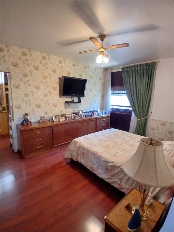 Sobrado à venda com 4 quartos, sendo 2 suítes,  em Jardim Leonor, São Paulo, SP