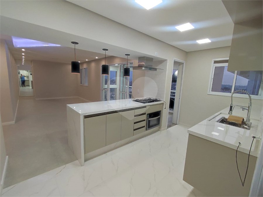Apartamento à venda com 3 quartos, sendo 2 suítes,  em Jardim Arpoador, São Paulo, SP