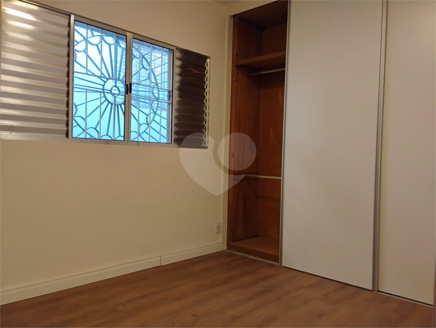 Sobrado à venda com 3 quartos, sendo 1 suíte, em Vila Paulista, São Paulo, SP