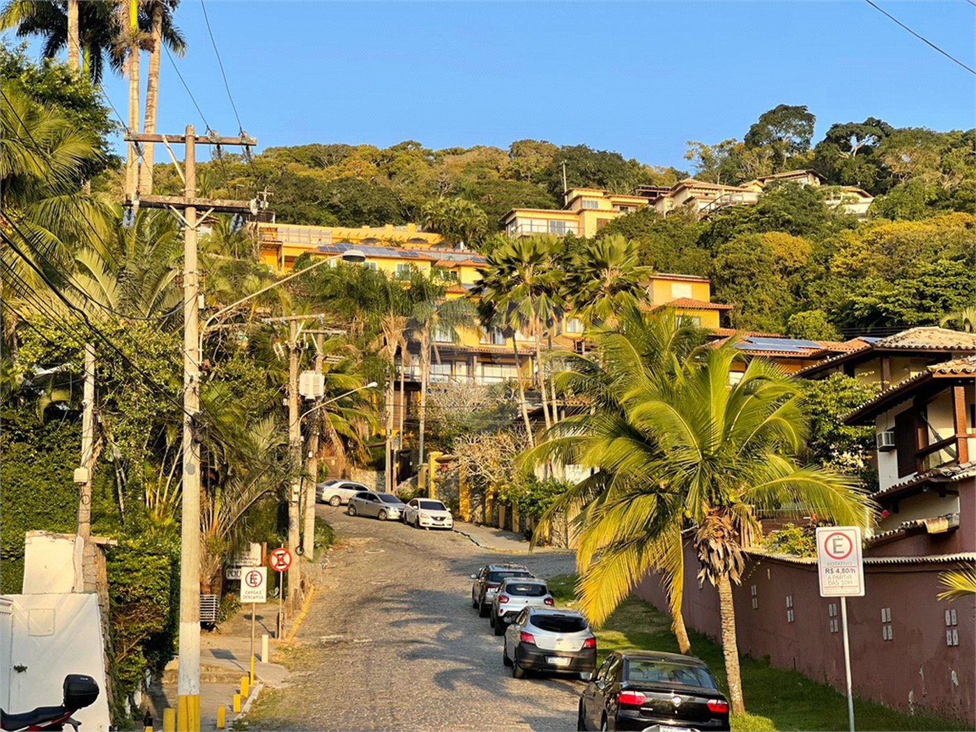 Casa em condomínio à venda com 3 quartos, sendo 2 suítes, em João Fernandes, Armação dos Búzios, RJ
