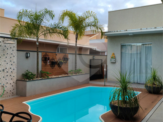 Casa à venda com 3 suítes em Carmo, Araraquara, SP