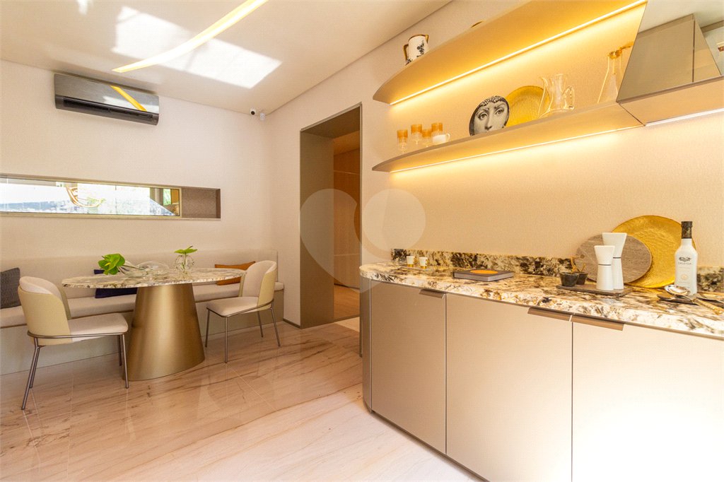 Apartamento à venda com 4 quartos, sendo 2 suítes,  em Pinheiros, São Paulo, SP