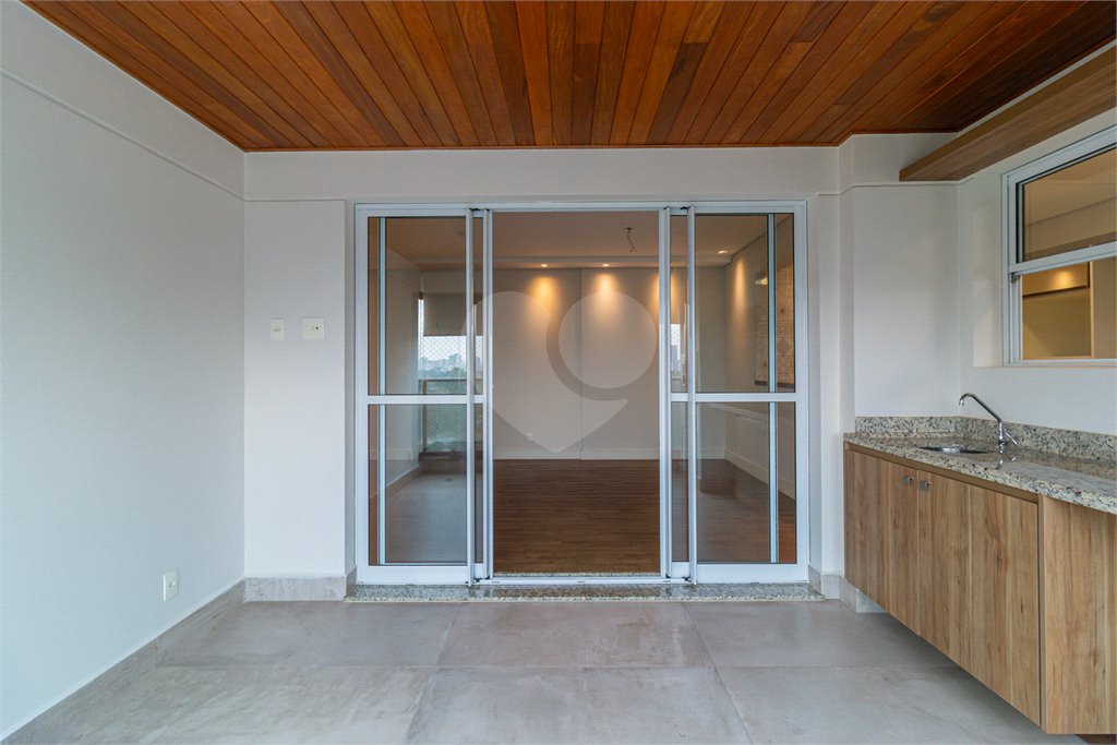 Apartamento à venda com 3 quartos, sendo 1 suíte,  em Chácara Santo Antônio, São Paulo, SP